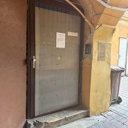 C Private Room In City Center In Bratislava Eksteriør billede