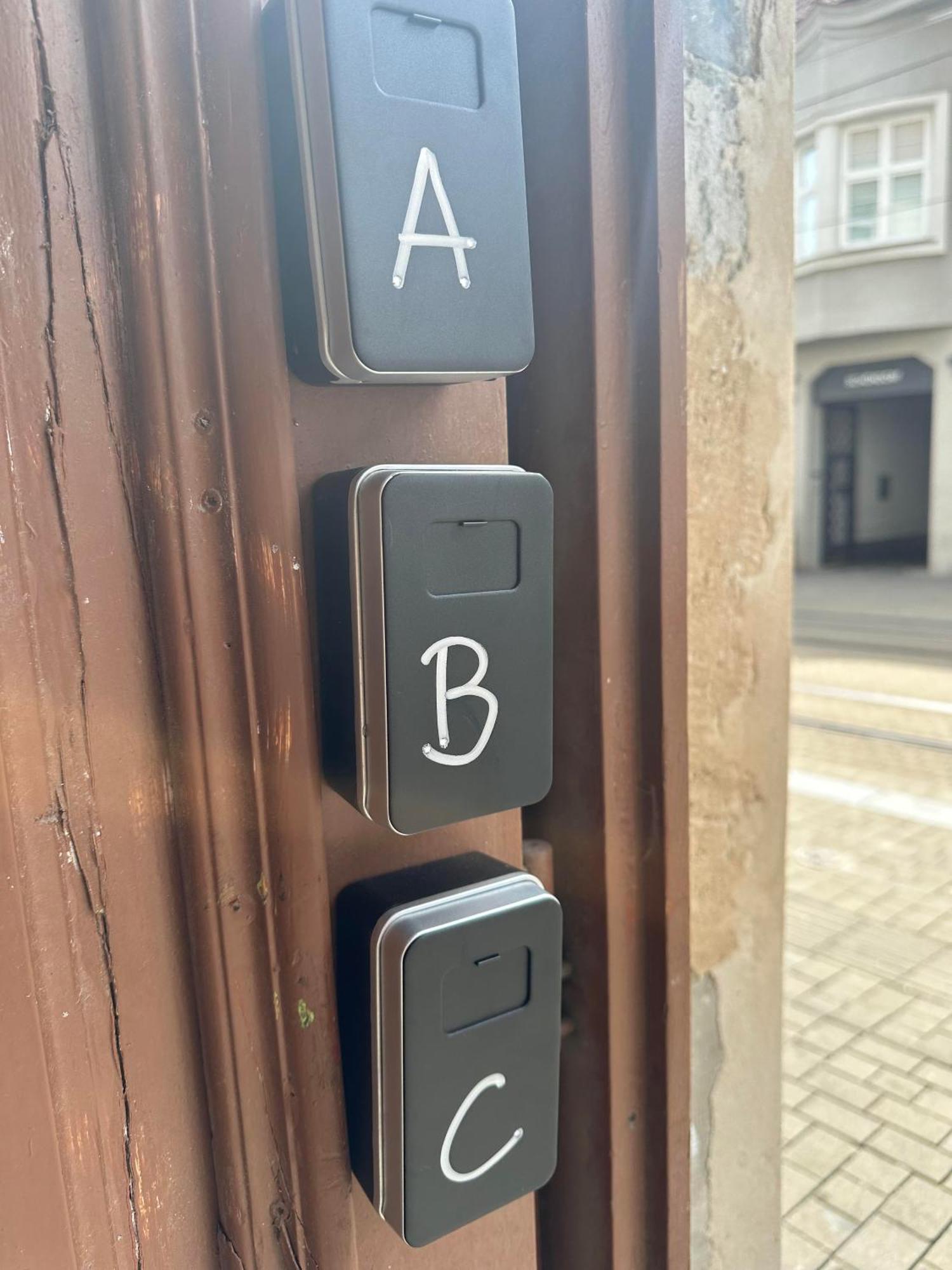 C Private Room In City Center In Bratislava Eksteriør billede